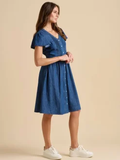 mekko Sandsfoot><noscript><img data-lazyloaded=