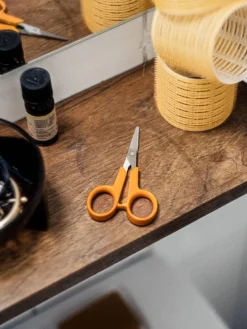 Fiskars Kylpyhuonetarvikkeet|Sakset|Classic kynsisakset pyöreäkärkiset 10 cm
