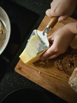 Fiskars Keittiötarvikkeet|Norden juustohöylä kovalle juustolle
