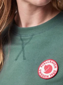 Fju00e4llru00e4ven Fleecet, Colleget Ja Hupparit|Fjällräven collegepaita 1960 Logo Badge Sweater W 679 Deep Patina