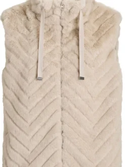 liivi Tilla><noscript><img width=