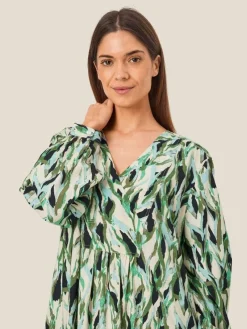 mekko MaNoemma><noscript><img width=
