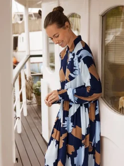 mekko Nejane><noscript><img data-lazyloaded=