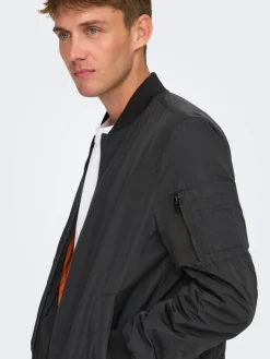 takki Onsjoshua Bomber><noscript><img width=