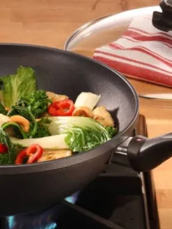 XD Wok + kansi 28 cm / 3,7 L induktio><noscript><img width=