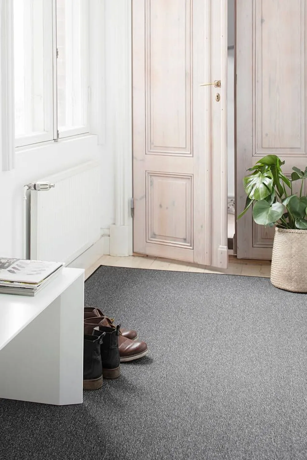 Balanssi 98 tummanharmaa, 80*300 cm, kantti 5460>VM-Carpet New