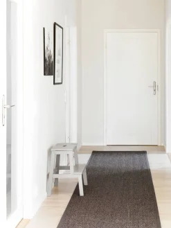 Barrakuda 9371 antrasiitti,  80*250 cm, kantti 38>VM-Carpet Hot
