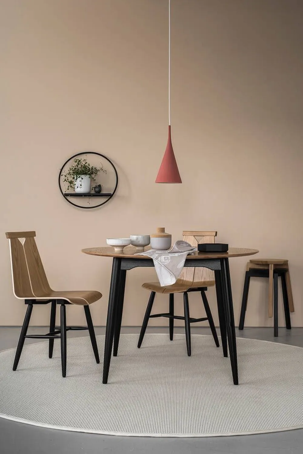 Esmeralda 71 valkoinen, Ø 200 cm, kantti 009 B>VM-Carpet Best