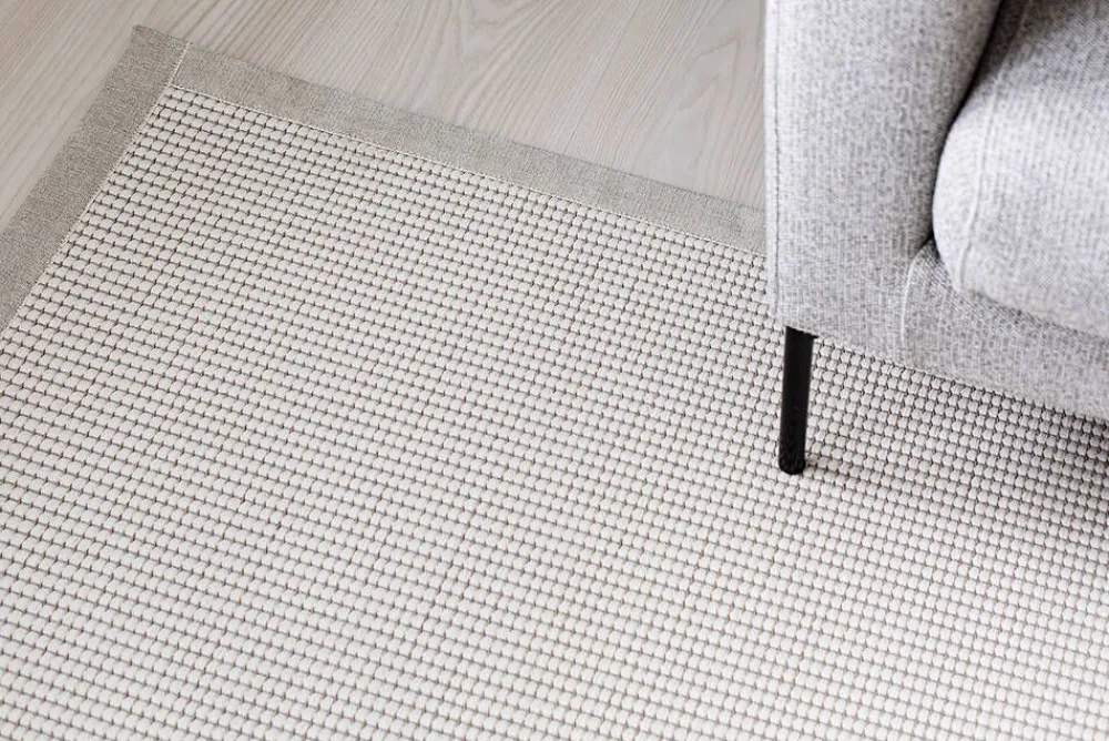 Lyyra 52 valkoinen 160*230 cm, kantti 1>VM-Carpet Outlet